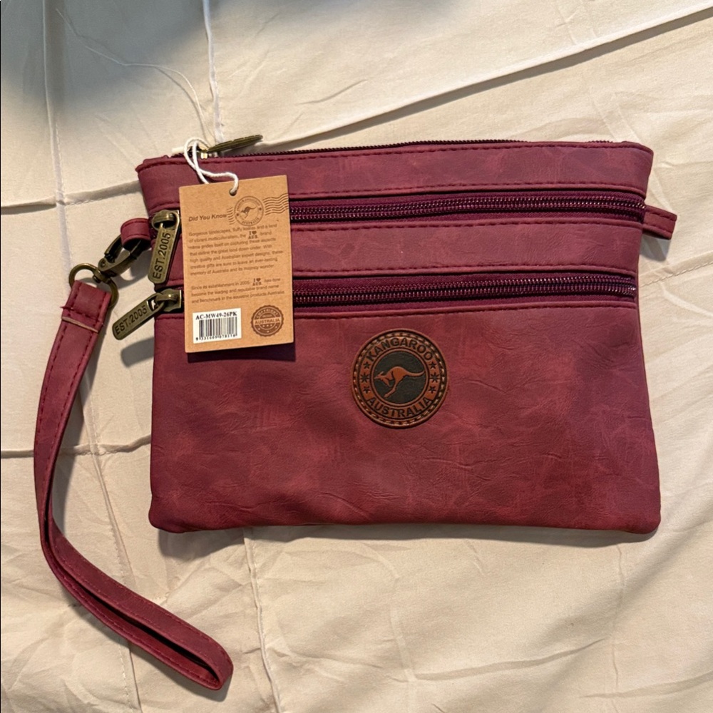 kangaROOS Burgundy Wristlet Clutch/Crossbody Travel bag Daily purse